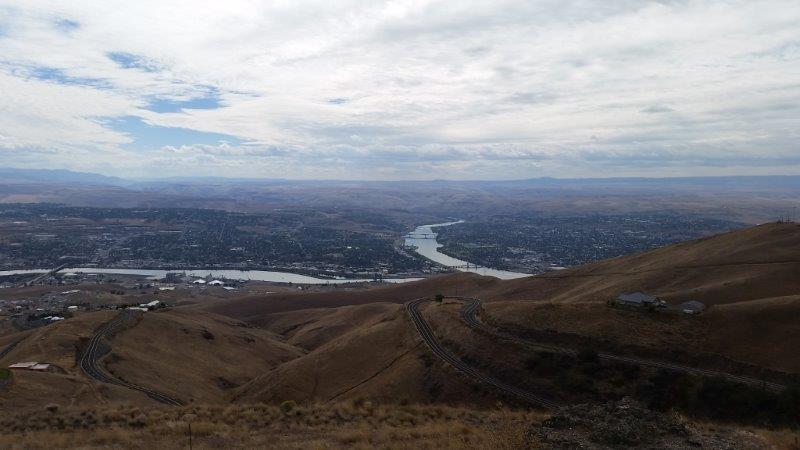 Upon arrinving in Lewiston, we parked the RV and unhooked the Jeep. I then directed Jim to the top of the "hill" overlooking the city. You see the Snake River on the right and the Clearwater River joining into it on the left.