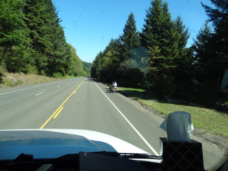 Highway 101 is also the Oregon Coast Bike Trail. A saw a lot of bikes, all heading south. We googled why and found it this gives the bikers a tail wind!